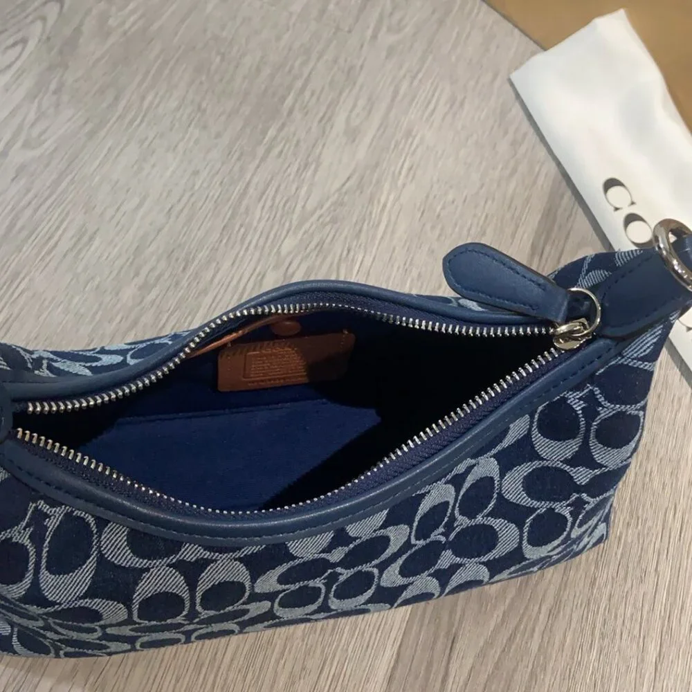 Coach navy blue small bag - Picture 5 of 9